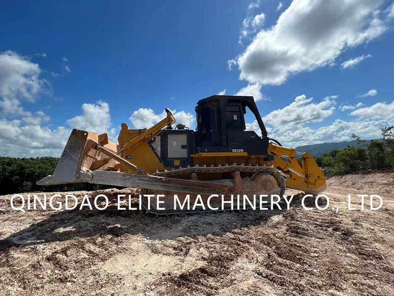 SD32W bulldozer in work