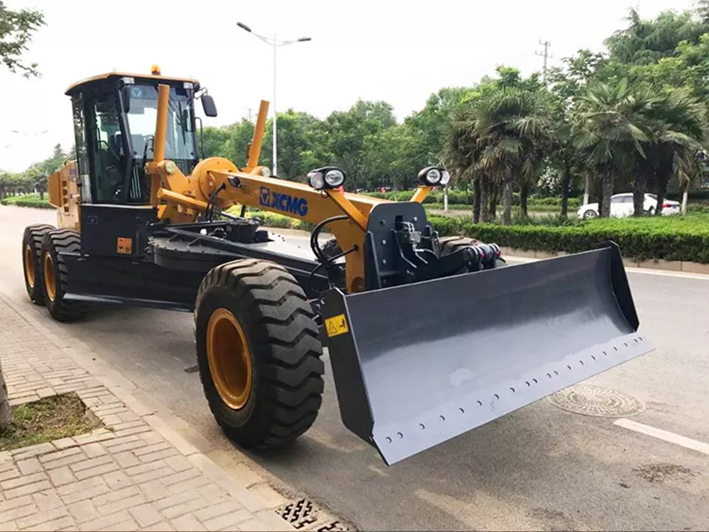 GR215 motor grader