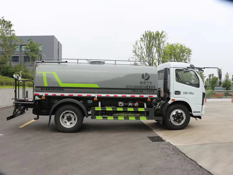 water sprinkler truck