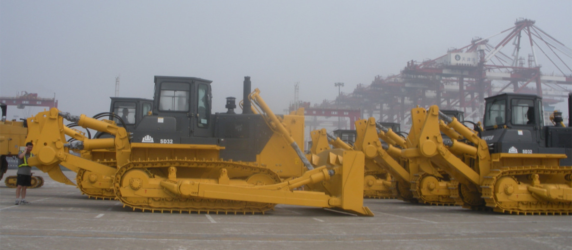 Shantui bulldozer shipping at port