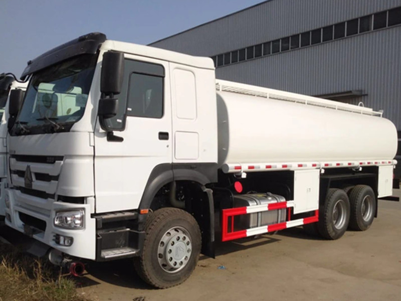 HOWO fuel tank truck